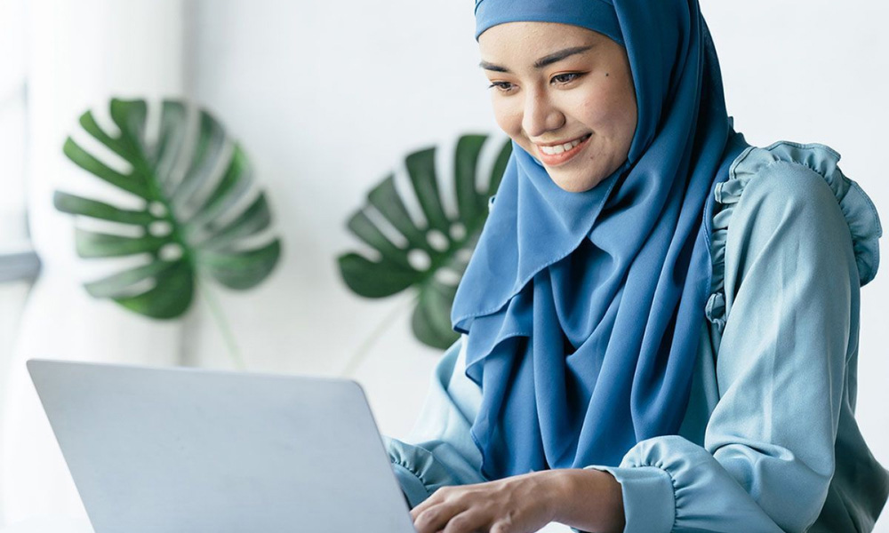 women working at laptop